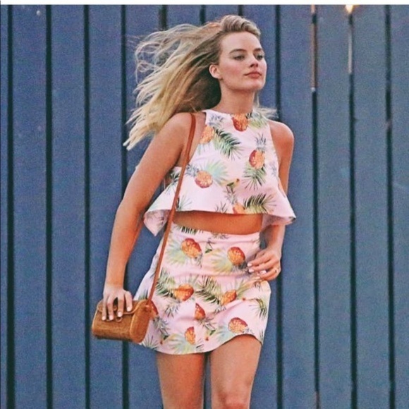 Wallpapr Women’s M/L Pink Pineapple Two Piece Set Crop Top & Skirt Palm Fronds - Picture 2 of 9